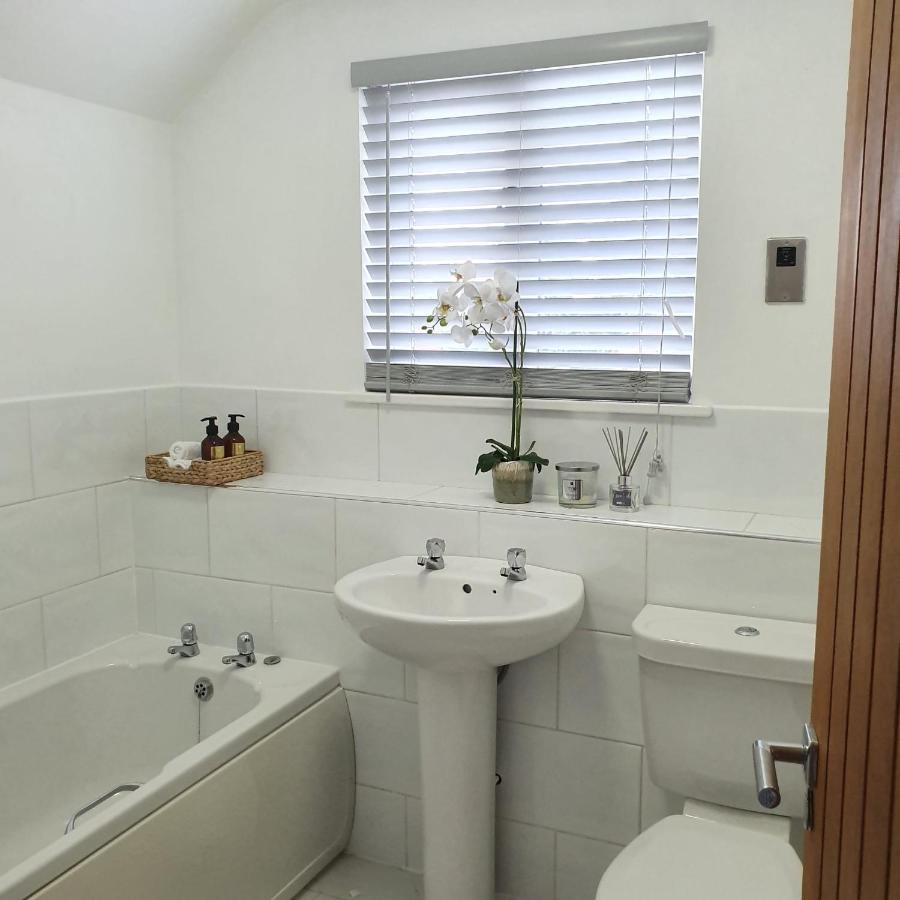 Spacious Beautiful And Warm Cottage With Parking Chelmsford Luaran gambar